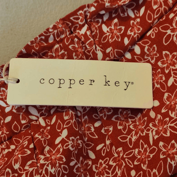Copper Key Red and White Floral Setting Shorts XL NWT (4358) - Picture 5 of 7